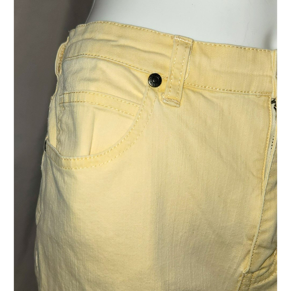 Additions by Chicos Banana Yellow Capris Jeans - Size 0/4 - Picture 8 of 10